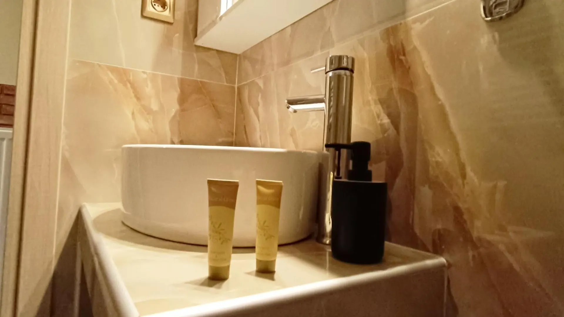 Beautiful 2 Rooms Center Apartment Saloniki